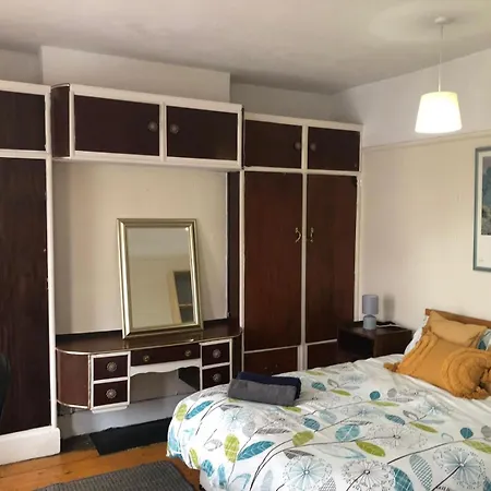 Dove Bed & Breakfast Bristol